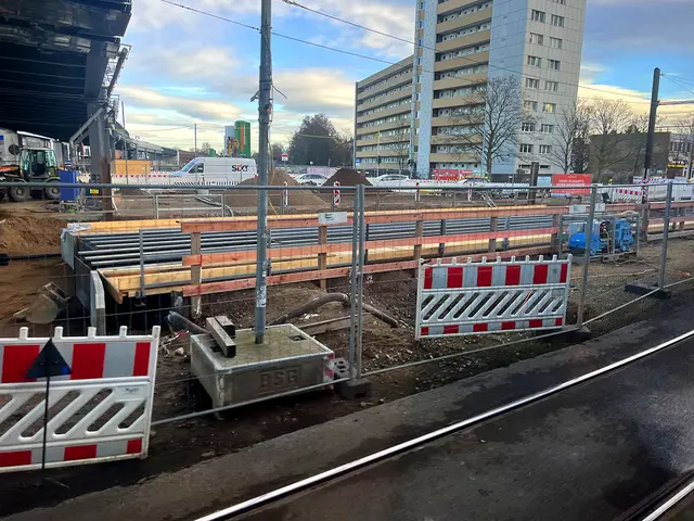 Die Stadtbahngleise werden am Südschnellweg wieder in die Straßenmitte zurückverlegt.