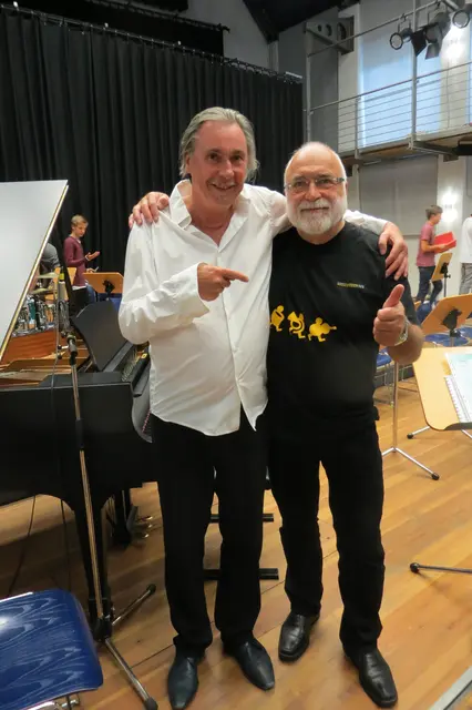 (links) Prof. Peter Tuscher (München) als Gastdozent bei der Musikwoche der ReGy-Bigband.