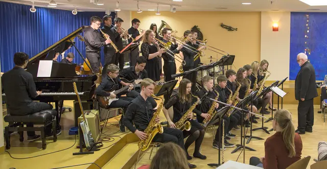 Die beste Schulband Bayerns: ReGy-Bigand mit Bandleader Manfred-Andreas Lipp.