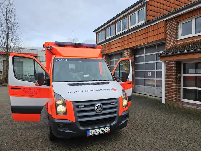 ehrenamtlicher DRK-RTW vor DRK-Wache in Laatzen | Foto: © F. Hentschel/DRK Laatzen