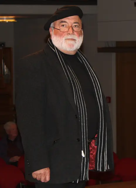 Als kritischer Zuhörer.