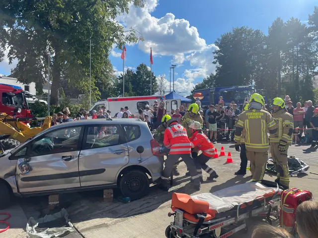 Einsatzübung beim Tag der offenen Tür der Feuerwehr Gleidingen | Foto: © F. Hentschel/DRK Laatzen