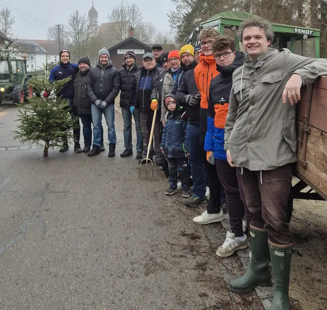 Ein Samstagmorgen für das Dorf - die Christbaumsammler der Adelsrieder CSU