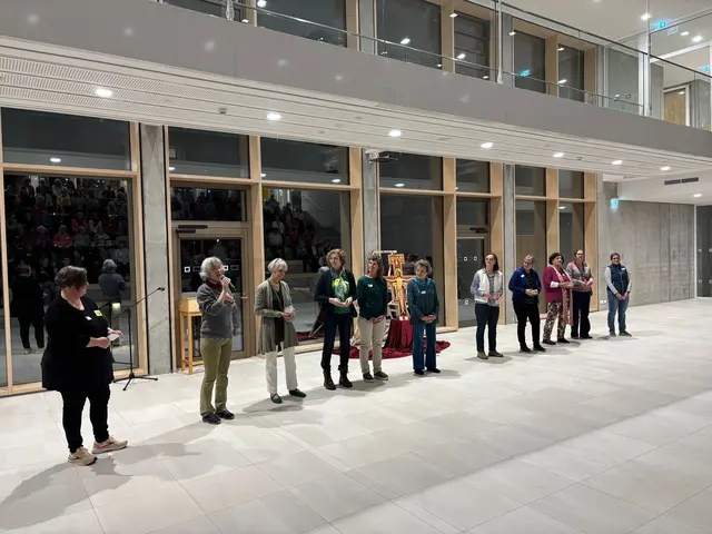 Die Leiterinnen der Workshops stellen ihre Angebote vor