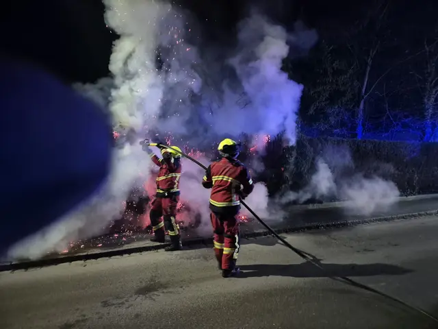 Kurz vor Beginn der Jahreshauptversammlung rückten die Kameraden zu einem Heckenbrand aus. | Foto: Feuerwehr Gersthofen