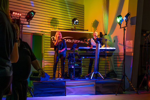 Zu einer wilden amerikanischen College-Abschlussparty unter dem Motto „Drölf vor Zwölf“ lädt das Gersthofener Männerballett Da Lachia in seiner Show der Karneval-Session 2025/2026 ein. Musik: Duo Grenzenlos | Foto: FSeventfoto