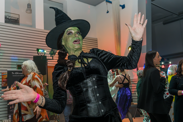 Zu einer wilden amerikanischen College-Abschlussparty unter dem Motto „Drölf vor Zwölf“ lädt das Gersthofener Männerballett Da Lachia in seiner Show der Karneval-Session 2025/2026 ein. Viel Spaß auf dem Tanzparkett | Foto: FSeventfoto