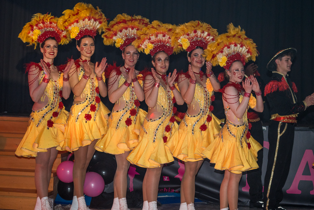 Zu einer wilden amerikanischen College-Abschlussparty unter dem Motto „Drölf vor Zwölf“ lädt das Gersthofener Männerballett Da Lachia in seiner Show der Karneval-Session 2025/2026 ein. Gastauftritt der Augsburg/Hochzoller Hollaria | Foto: FSeventfoto