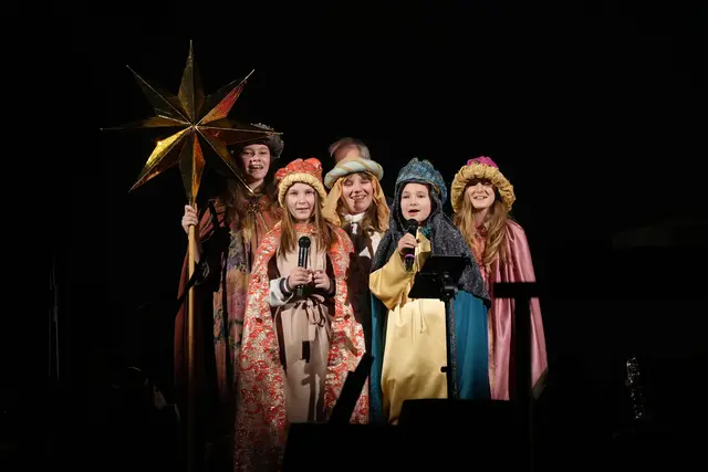 Ehrengäste waren auch in diesem Jahr die Sternsinger.  | Foto: Denise Hartmann