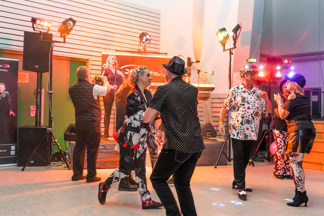 Zu einer wilden amerikanischen College-Abschlussparty unter dem Motto „Drölf vor Zwölf“ lädt das Gersthofener Männerballett Da Lachia in seiner Show der Karneval-Session 2025/2026 ein. Viel Spaß auf dem Tanzparkett | Foto: FSeventfoto