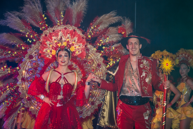 Zu einer wilden amerikanischen College-Abschlussparty unter dem Motto „Drölf vor Zwölf“ lädt das Gersthofener Männerballett Da Lachia in seiner Show der Karneval-Session 2025/2026 ein. Gastauftritt der Augsburg/Hochzoller Hollaria | Foto: FSeventfoto