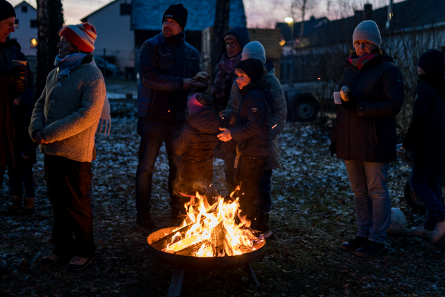 In den Abendstunden des Neujahrstags ist das Neujahrs-Böllern der Wulfertshausener Schützen eine beliebte Tradition. Mit dem aktuell sprichwörtlichen „Doppel- und Dreifach-Wumms“ wird mit donnernden Böllerschüssen aus den Flinten der Schützen das neue Jahr 2026 begrüßt. | Foto: FSeventfoto