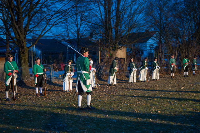 In den Abendstunden des Neujahrstags ist das Neujahrs-Böllern der Wulfertshausener Schützen eine beliebte Tradition. Mit dem aktuell sprichwörtlichen „Doppel- und Dreifach-Wumms“ wird mit donnernden Böllerschüssen aus den Flinten der Schützen das neue Jahr 2026 begrüßt. | Foto: FSeventfoto