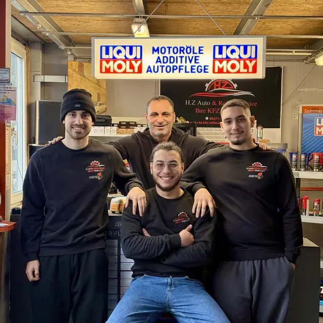 Senior Mohamad Zourkout und die Junioren Hadi, Rawad und Sami. | Foto: HZ Auto &amp; Reifenservice