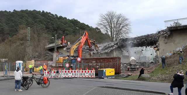 Durch diese Baustelle konnte man laut Fahrplanauskunft mit der RB41 und dem RE98 fahren.