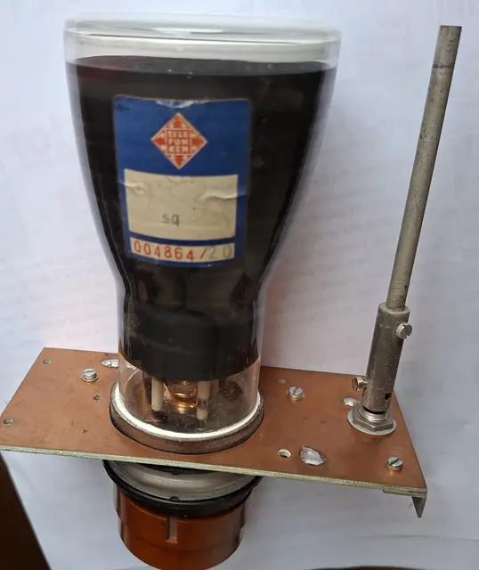 Eine seltene Telefunkenröhre - auch im Lager des Radio- und Telefonmuseums Wertingen. | Foto: Otto Killensberger