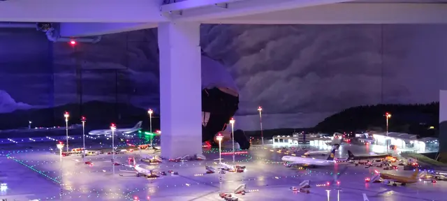 Alle 15 Minuten taucht die Szenerie in den Nachtmodus im Miniatur Wunderland Hamburg