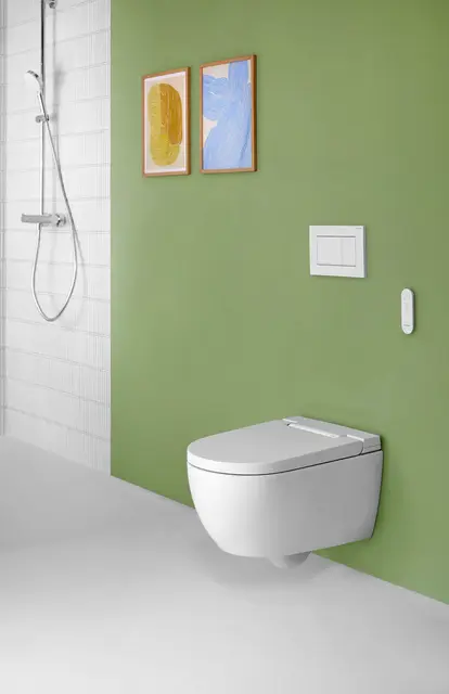 Dusch-WCs reinigen den Po mit einem sanften Wasserstrahl. Wer es einmal probiert hat, möchte meist nicht mehr zur Trockenreinigung mit Papier zurückkehren. | Foto: djd-k/Geberit