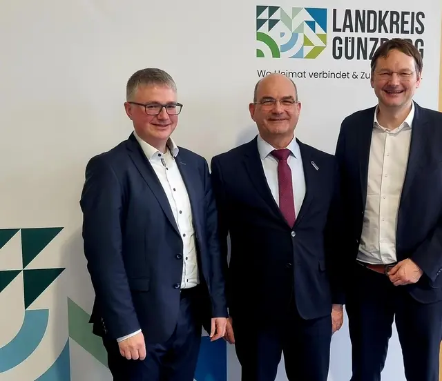 Neuburgs Bürgermeister Markus Dopfer, Staatssekretär Prof. Dr. Dr. Markus Schick und Landrat Dr. Hans Reichhart (von links).  | Foto: Angela Brenner / Landratsamt Günzburg 