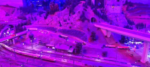 Alle 15 Minuten taucht die Szenerie in den Nachtmodus im Miniatur Wunderland Hamburg
