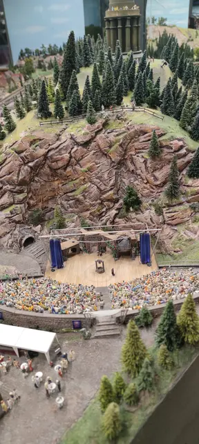Die detailgetreuen Darstellungen im Miniatur Wunderland Hamburg bringen Groß und Klein zum Staunen