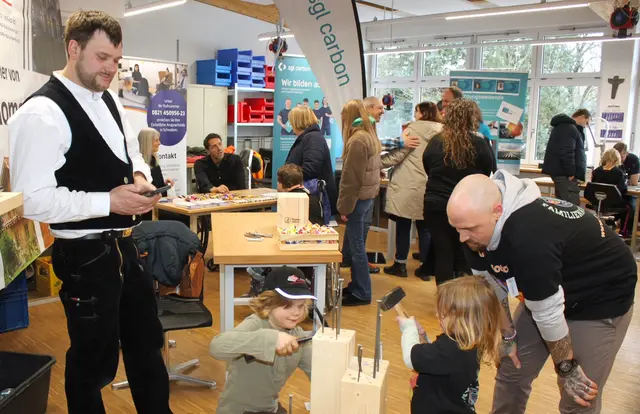 Unser Bilderbogen vermittelt einen Eindruck von der erfolgreichen Meitinger Orientierungsmesse, an der über 300 Besucher und Aussteller teilnahmen.   | Foto: Peter Heider