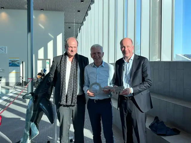 v.l.n.r. Architekt Wolfgang Gollwitzer, Bürgermeister Lorenz Müller und Landrat Martin Sailer