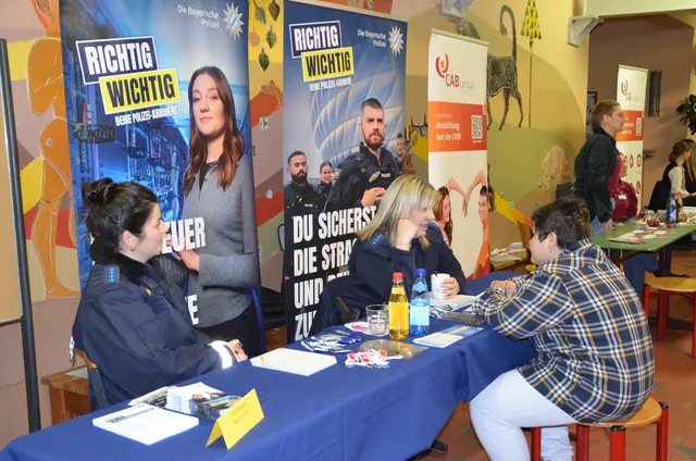 Auch die Bayerische Polizei war vertreten. | Foto: Mittelschule Königsbrunn