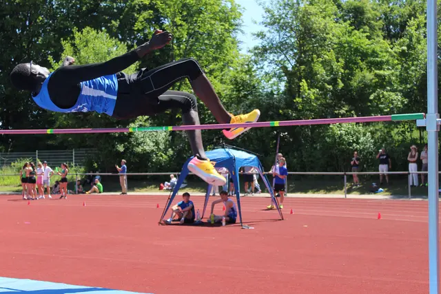 Donatus Olowookere beim Hochsprung
