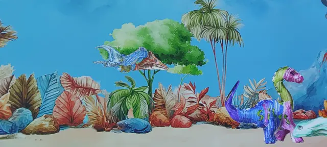 Die Welt der Dinosaurier im Port des Lumières. Im Kids`Atelier werden von den jüngsten Besuchern zuvor eigenhändig ausgemalte Dinosaurier auf eine große, farbenfrohe Filmleinwand projiziert.