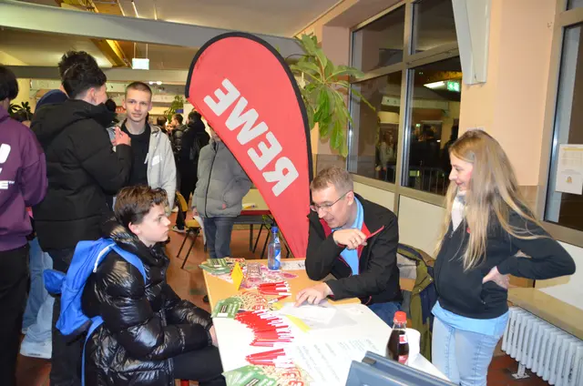 Die Veranstaltung ist ein wichtiger Baustein der Berufsorientierung an der Mittelschule Königsbrunn. | Foto: Mittelschule Königsbrunn