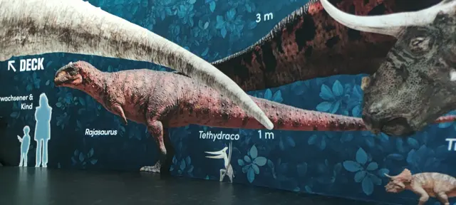 Die Welt der Dinosaurier im Port des Lumières