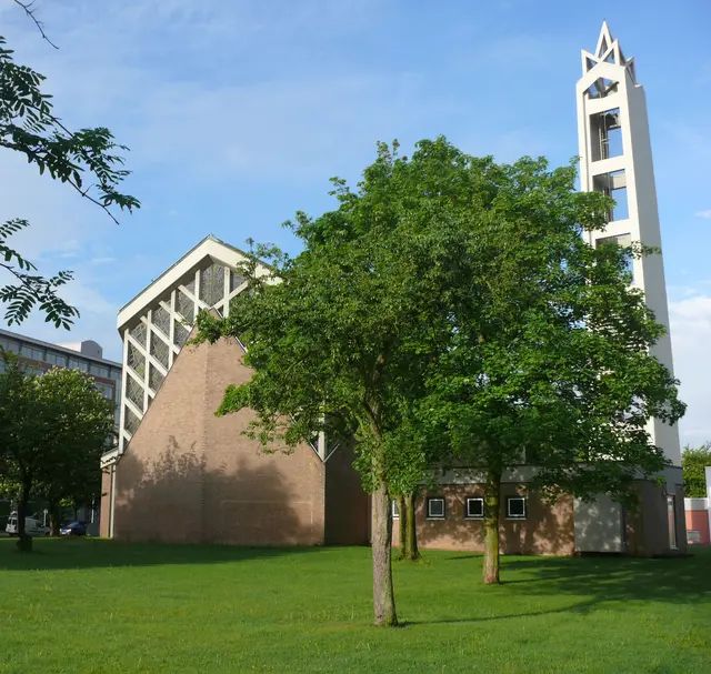Die Auferstehungskirche in Hannover-Döhren (hier ein Archivbild) will klimafreundlich sanieren.