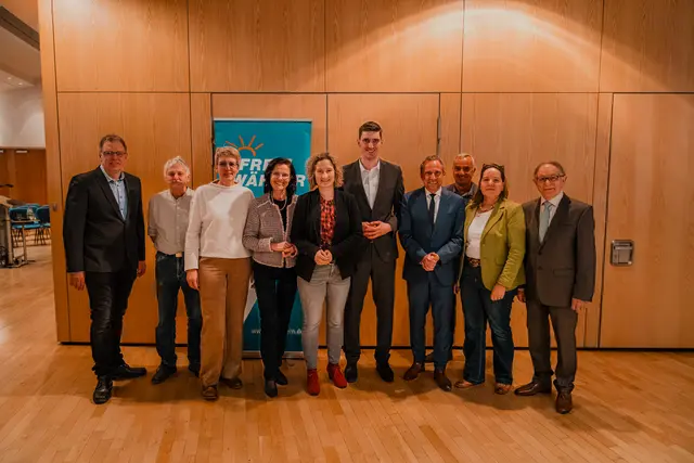 Die Vertreter der Freien Wähler Günzburg freuen sich zusammen mit dem Oberbürgermeisterkandidaten Michael Jahn sehr über den sehr informativen Abend mit Umweltminister Thorsten Glauber