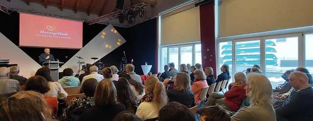 Sonntags-Gottesdienst am 8. Februar 2026 in der freikirchlichen Vineyard-Gemeinde - Website des Landsberger MarriageWeek-Forums zu finden: &gt;&gt;&gt; https://marriage-week-landsberg.de  | Foto: Archiv des Landsberger MarriageWeek-Forums