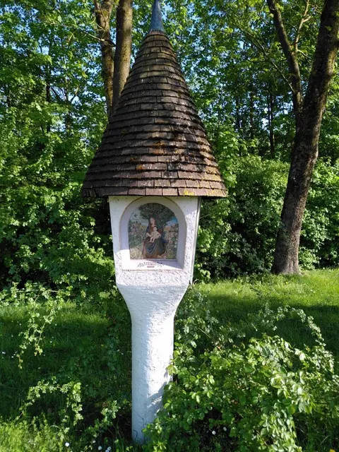 Das Titelblatt der neuen Broschüre zeigt den von der Familie Denzel errichteten Bildstock an der Äußeren Kanalstraße in Wertingen. | Foto: Verena Heppner