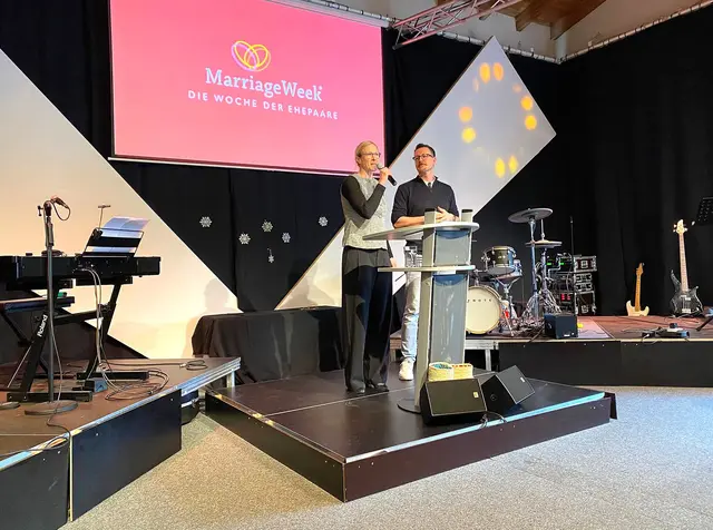 Sylvia und Martin Sakals am 8. Februar 2026 im Gottesdienst der Landsberger Vineyard-Gemeinde zum „Start in die MarriageWeek“ | Foto: Archiv des Landsberger MarriageWeek-Forums