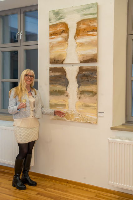 "In der Tiefe" - Ausstellung der Friedberger Kunstspechte e.V. in der Friedberger Archivgalerie. "Lichtreise ins Innere" titelt Sabine Reichelt ihre Malerei | Foto: FSeventfoto