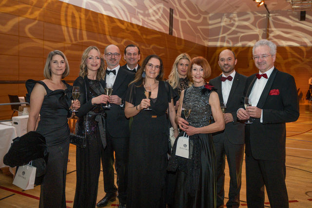 52. Ball der Margerite vom BRK-Kreisverband Aichach Friedberg - Zum Empfang gab's ein Gläschen Sekt | Foto: FSeventfoto