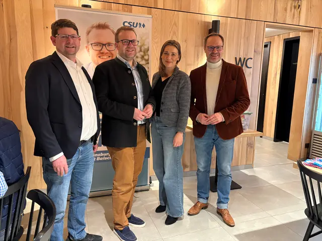 v.l. BLSV-Kreisvorsitzender und Stadtrat Philipp Rauner, Oberbürgermeisterkandidat Stefan Baisch, Landtagsabgeordnete Jenny Schack und Vorsitzender des Landesportbeirats Thorsten Freundenberger, MdL | Foto: Waldmann-Fink/CSU