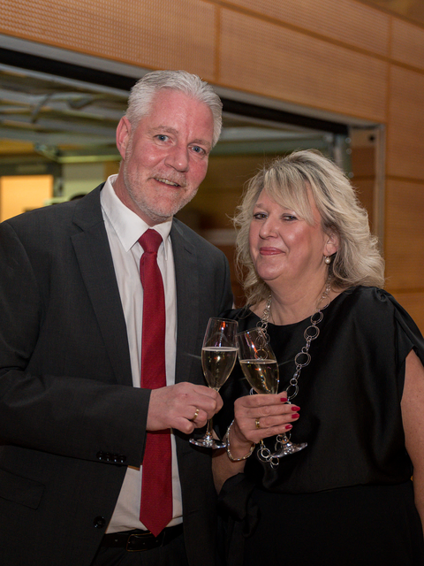 52. Ball der Margerite vom BRK-Kreisverband Aichach Friedberg - Zum Empfang gab's ein Gläschen Sekt | Foto: FSeventfoto