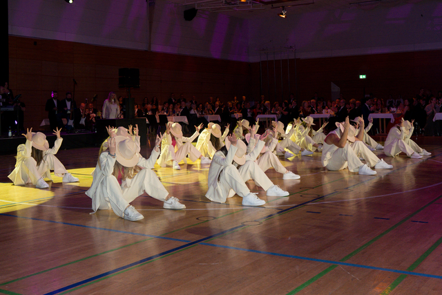 52. Ball der Margerite vom BRK-Kreisverband Aichach Friedberg - Showtime vom Tanzstudio Effekt aus Kissing | Foto: FSeventfoto
