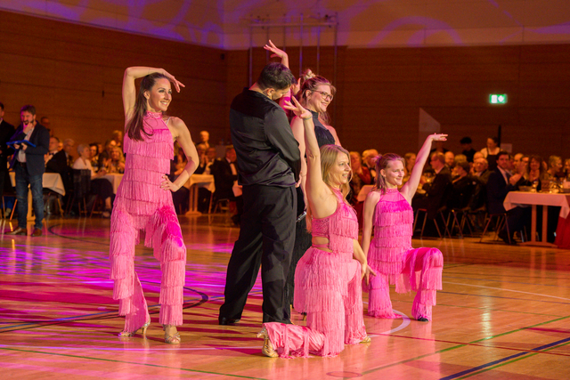 52. Ball der Margerite vom BRK-Kreisverband Aichach Friedberg - Showtime vom Tanzstudio Effekt aus Kissing | Foto: FSeventfoto