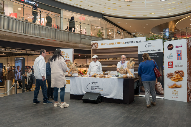 Bäckerinnung Augsburg - Brot- Semmel- und Krapfenprüfung 2026 in der Augsburger City-Galerie  | Foto: FSeventfoto
