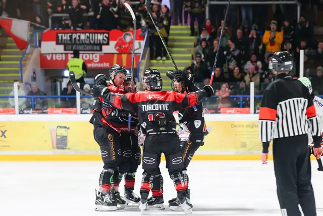 Das erste Spiel konnte der EHC Königsbrunn für sich entscheiden. | Foto: Dietmar Ziegler