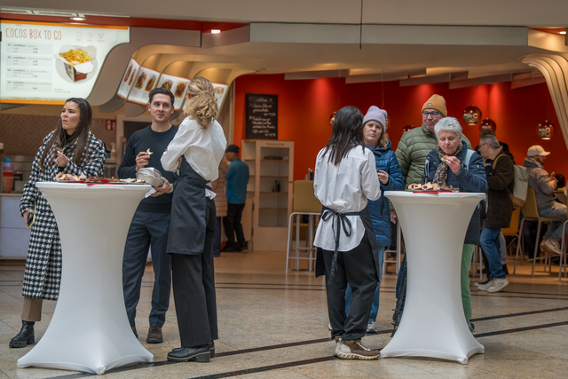 Bäckerinnung Augsburg - Brot- Semmel- und Krapfenprüfung 2026 in der Augsburger City-Galerie - Kostproben für die Besucher | Foto: FSeventfoto