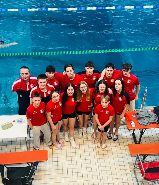 Unsere Schwimmer und Schwimmerinnen aus der Leistungsmannschaft 1 des Schwimmteams Neusäß.