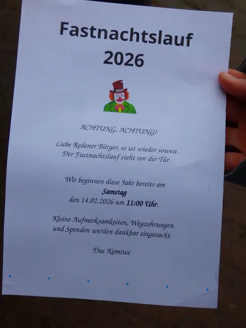 Im Dorf sind Zettel verteilt worden