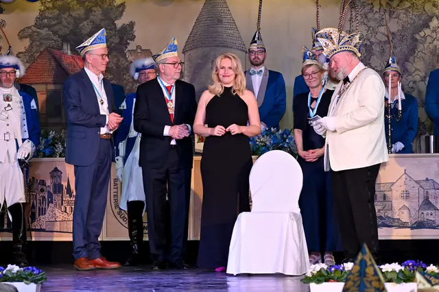 Verleihung des Ordens „humoris causa“ an Katharina Sterzer