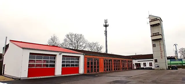 Am Geräte- und Fahrzeuggebäude der Freiwilligen Feuerwehr Meitingen finden in nächster Zeit weitere Renovierungs- und Sanierungsarbeiten statt. | Foto: Peter Heider
